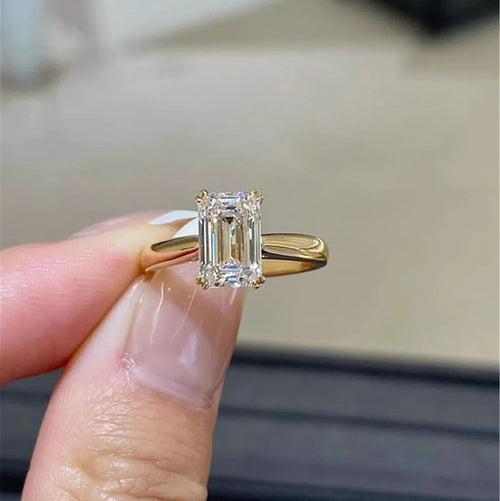 Esmerald- Anillo con Diamante corte esmeralda de 1 Ct IGI D VS1.